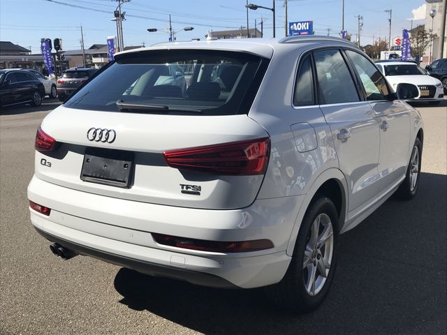 Audi Q3 2018-12 16630-25
