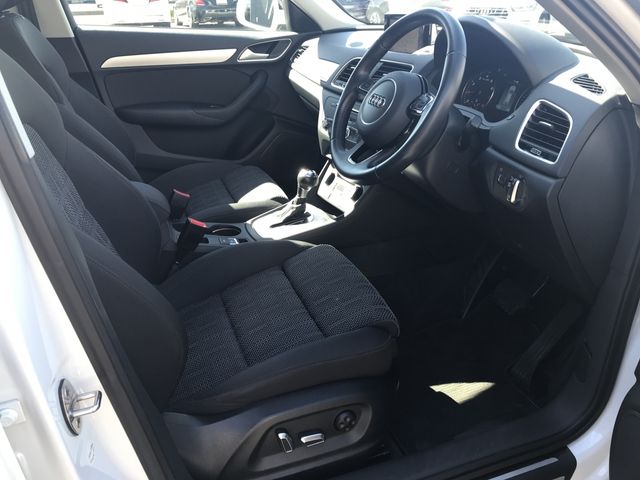 Audi Q3 2018-12 16630-3