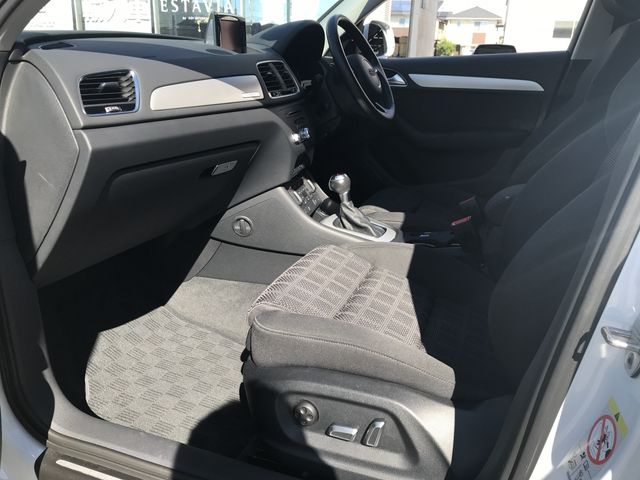 Audi Q3 2018-12 16630-7