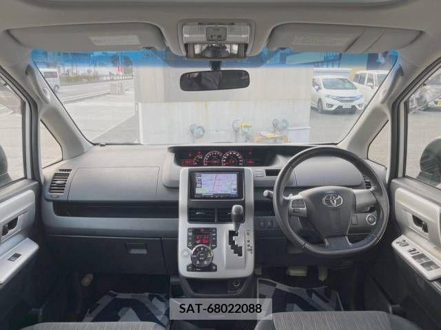 Toyota VOXY 2012-11 253823-1