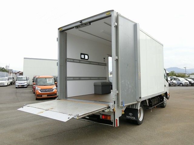 Toyota DYNA TRUCK 2013-02 15037-13
