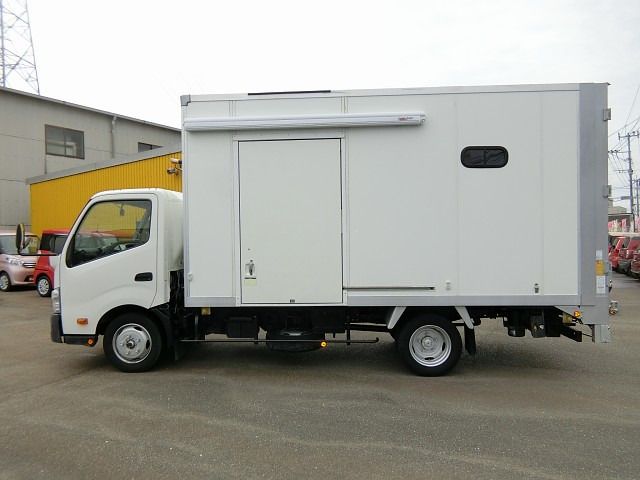 Toyota DYNA TRUCK 2013-02 15037-8