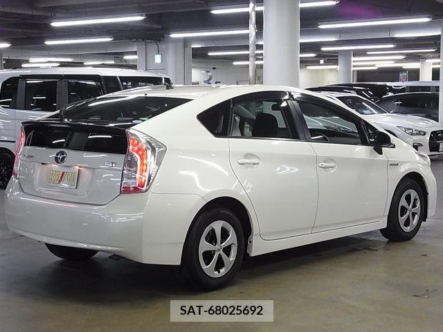 Toyota PRIUS 2013-07 366545-1