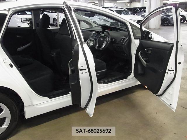 Toyota PRIUS 2013-07 366545-10