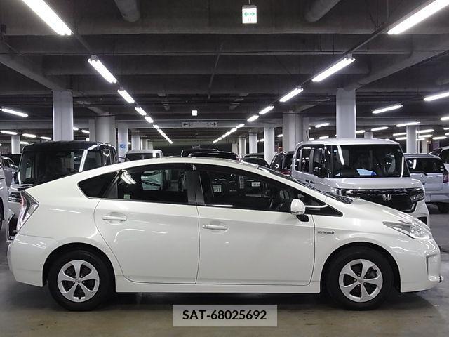 Toyota PRIUS 2013-07 366545-7