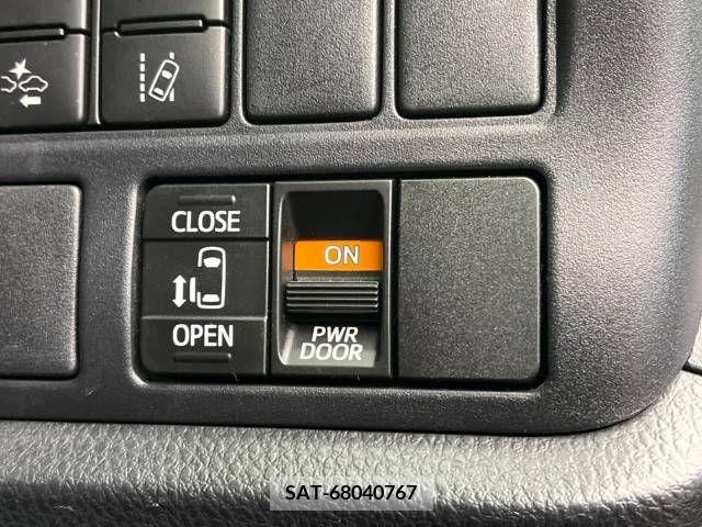 Toyota VOXY 2019-05 219385-6
