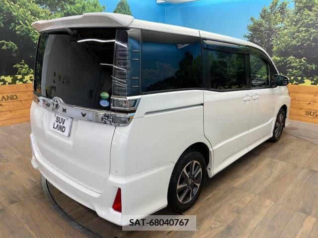 Toyota VOXY 2019-05 219385-17