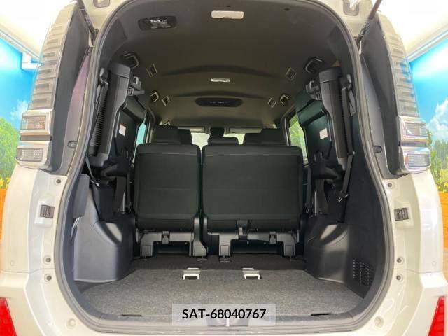 Toyota VOXY 2019-05 219385-11
