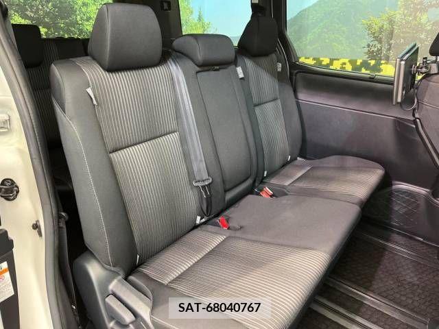 Toyota VOXY 2019-05 219385-9