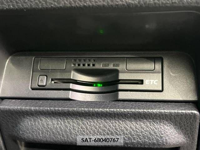 Toyota VOXY 2019-05 219385-7