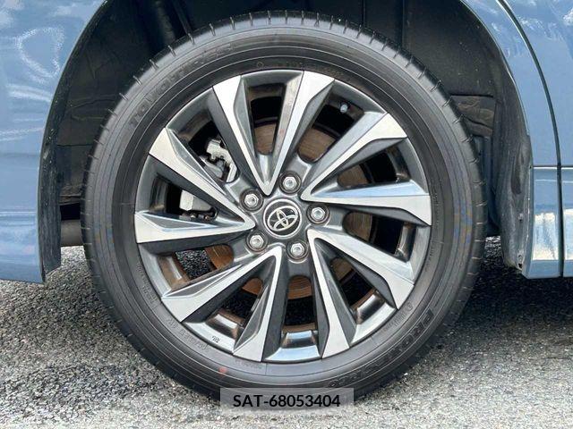 Toyota VOXY 2022-03 370321-28