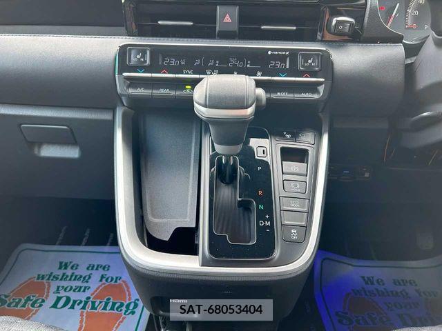 Toyota VOXY 2022-03 370321-14