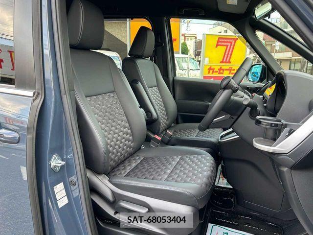 Toyota VOXY 2022-03 370321-18