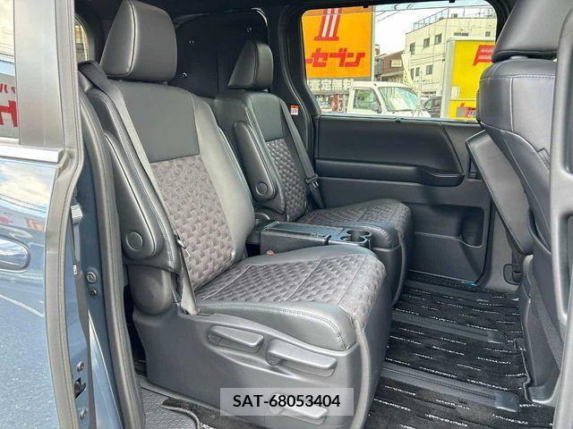 Toyota VOXY 2022-03 370321-19