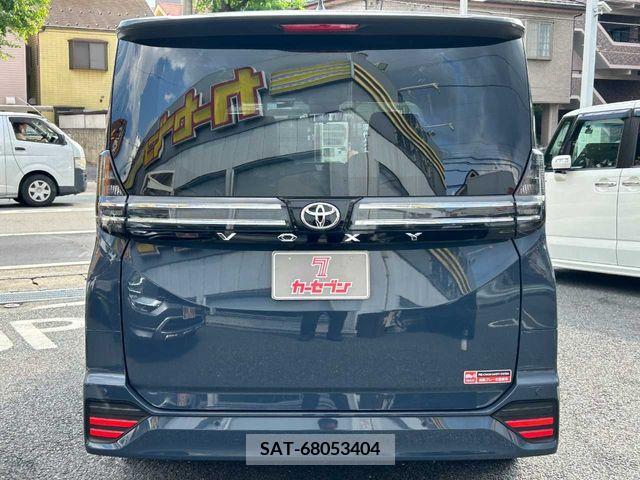 Toyota VOXY 2022-03 370321-5