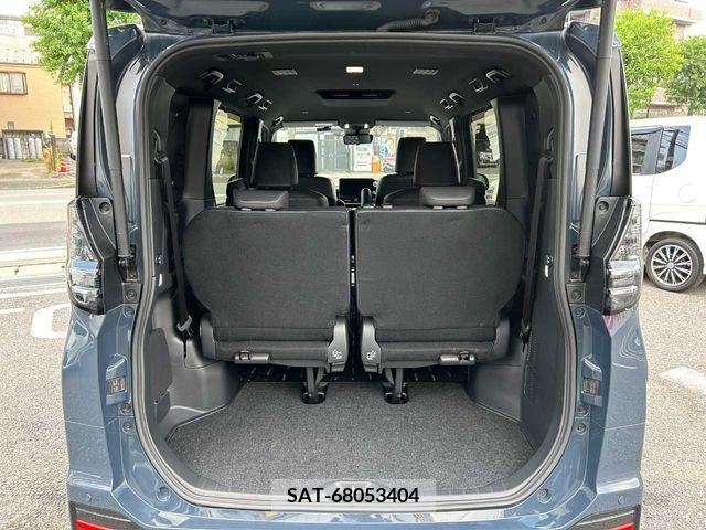Toyota VOXY 2022-03 370321-21