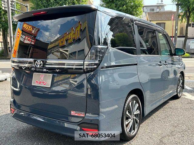 Toyota VOXY 2022-03 370321-4
