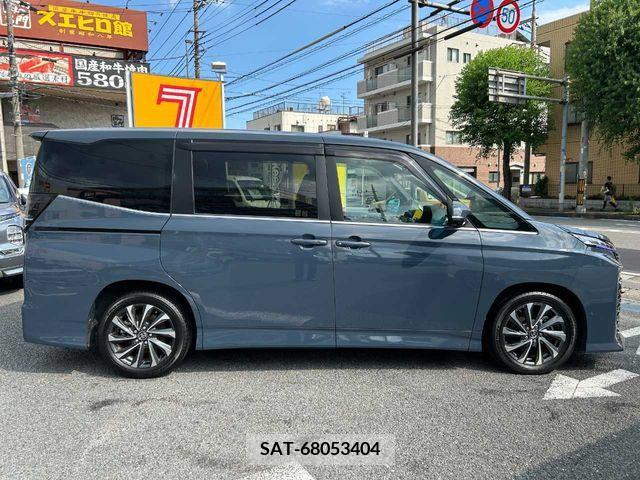Toyota VOXY 2022-03 370321-3