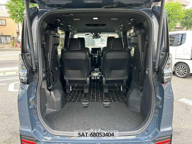 Toyota VOXY 2022-03 370321-22