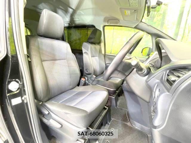 Toyota VOXY 2015-07 222057-9