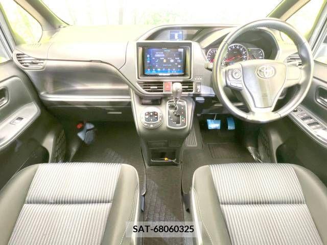 Toyota VOXY 2015-07 222057-1
