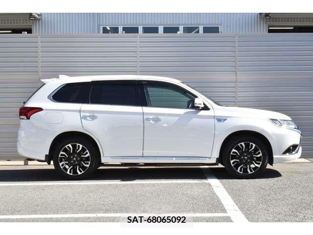 Mitsubishi OUTLANDER PHEV 2018-08 203033-1