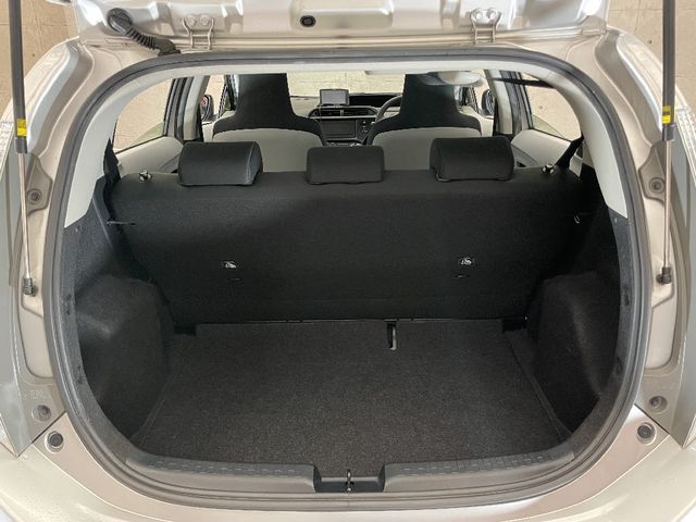 Toyota AQUA 2013-03 11033-13