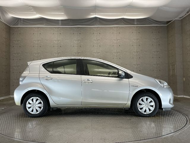 Toyota AQUA 2013-03 11033-7