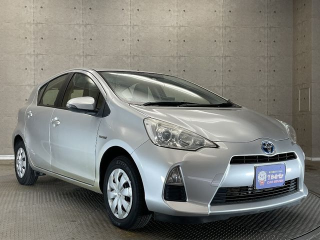 Toyota AQUA 2013-03 11033-4