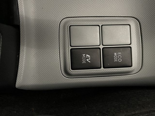 Toyota AQUA 2013-03 11033-22