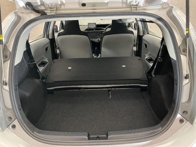 Toyota AQUA 2013-03 11033-14