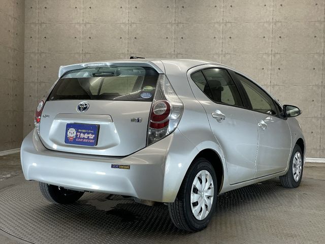 Toyota AQUA 2013-03 11033-2