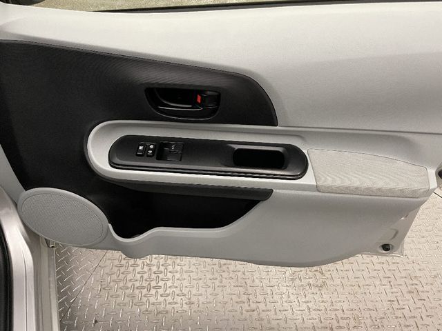Toyota AQUA 2013-03 11033-27