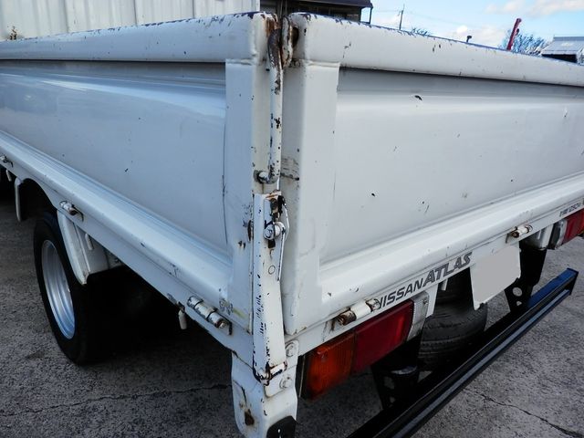 Nissan ATLAS 2008-08 379-10