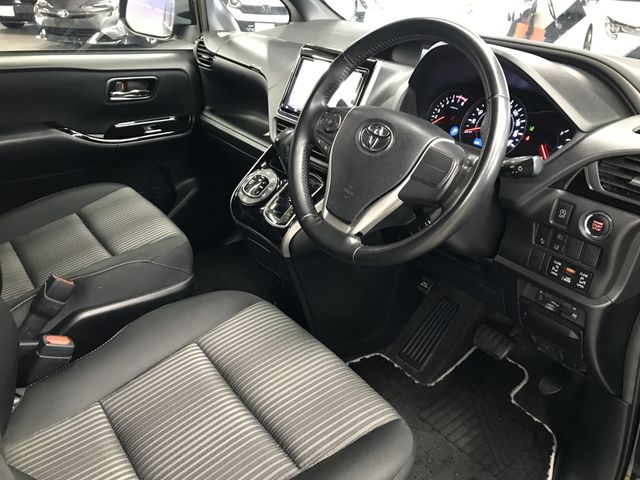 Toyota VOXY 2018-12 21406-22