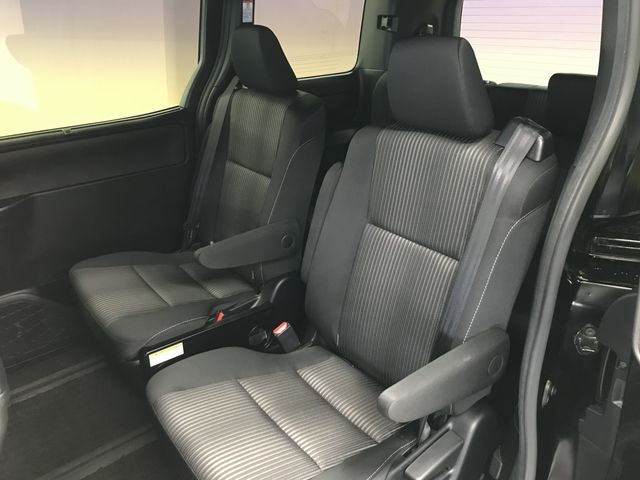 Toyota VOXY 2018-12 21406-14