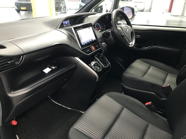 Toyota VOXY 2018-12 21406-12