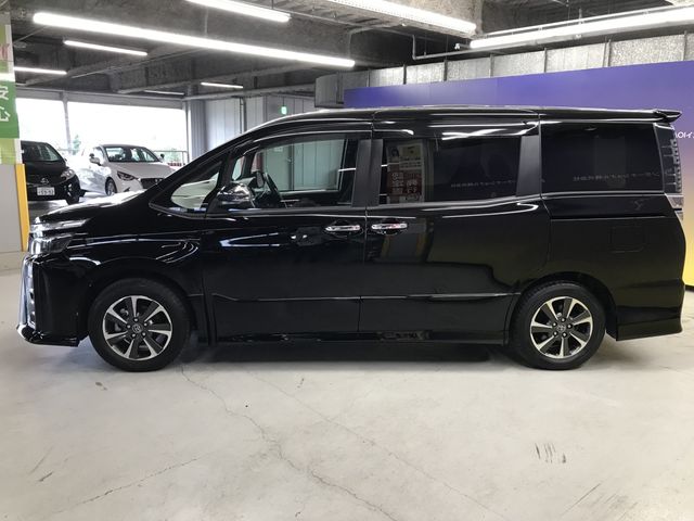 Toyota VOXY 2018-12 21406-7