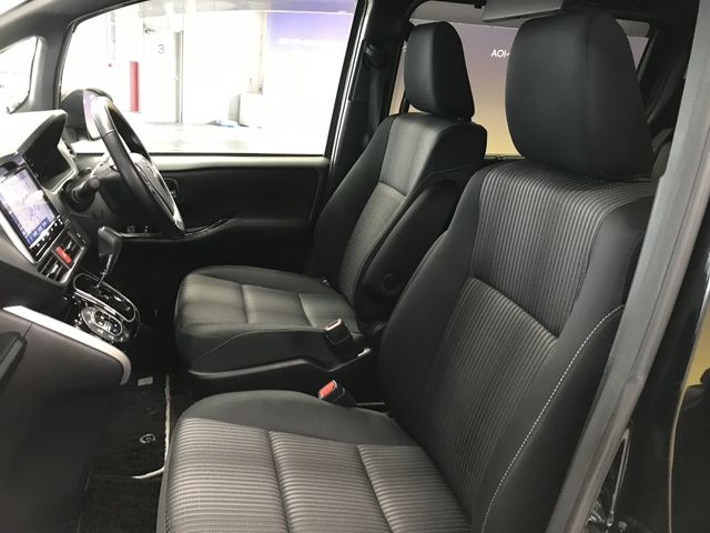 Toyota VOXY 2018-12 21406-13