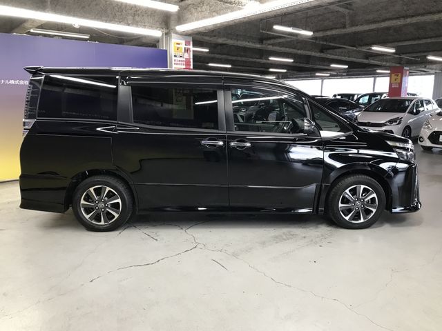 Toyota VOXY 2018-12 21406-4