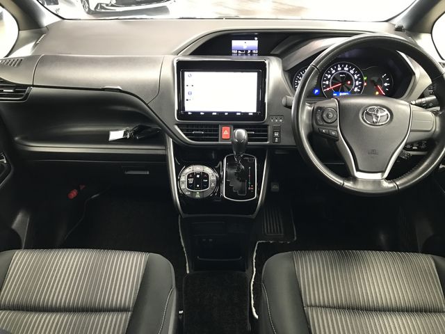 Toyota VOXY 2018-12 21406-8