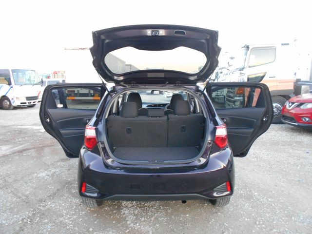 Toyota VITZ 2017-03 28399-13