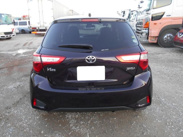 Toyota VITZ 2017-03 28399-8