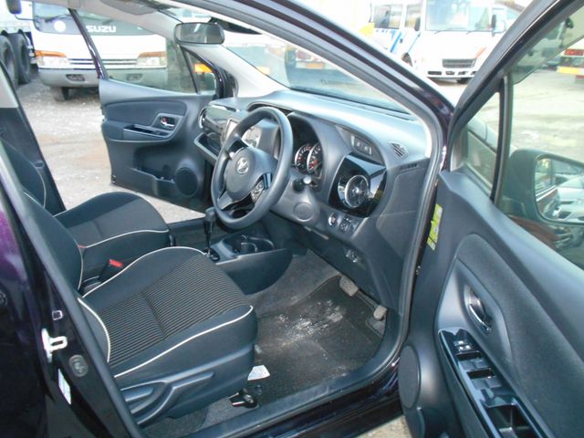 Toyota VITZ 2017-03 28399-9