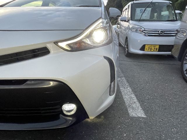 Toyota PRIUS ALPHA 2018-07 18737-26