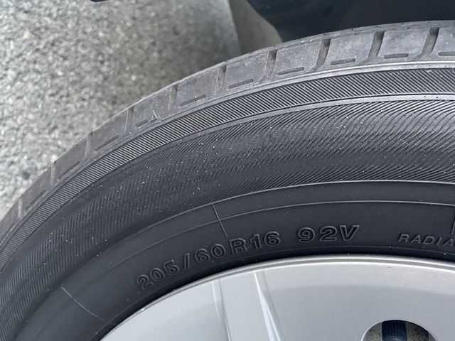 Toyota PRIUS ALPHA 2018-07 18737-23