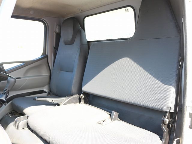 Mitsubishi CANTER 2017-12 180660-27