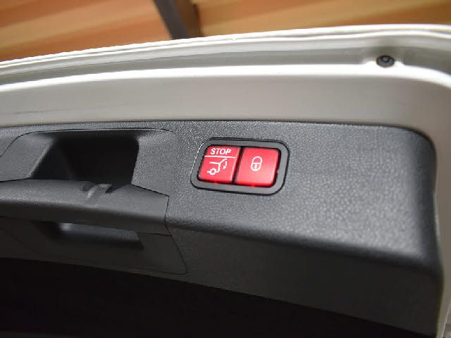 Mercedes Benz E-CLASS 2020-08 20199-20