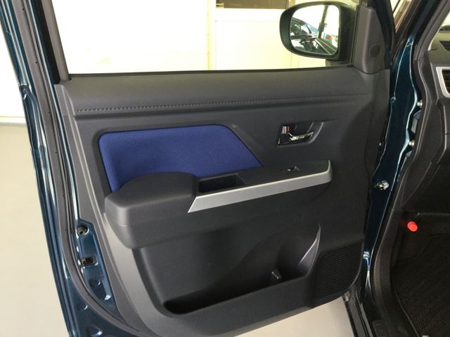 Toyota ROOMY 2018-11 10279-22