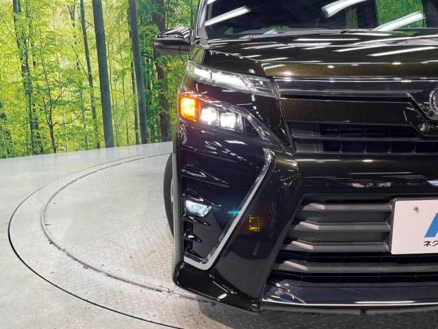 Toyota VOXY 2018-10 194709-13